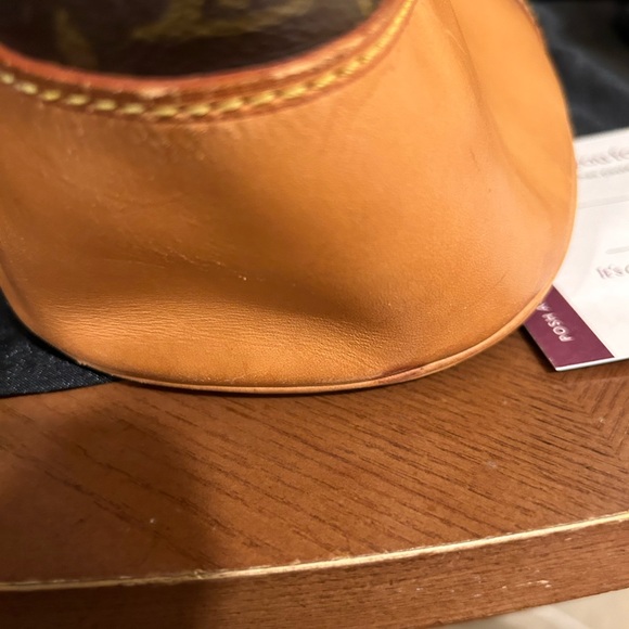 Louis Vuitton Monogram
Randonnee GM Drawstring
Bucket Sling Bag EUC …COA - Picture 8 of 15